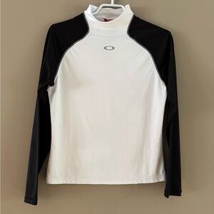 Oakley Black & White long Sleeve Top with iconic O logo Coolmax Fabric - size M